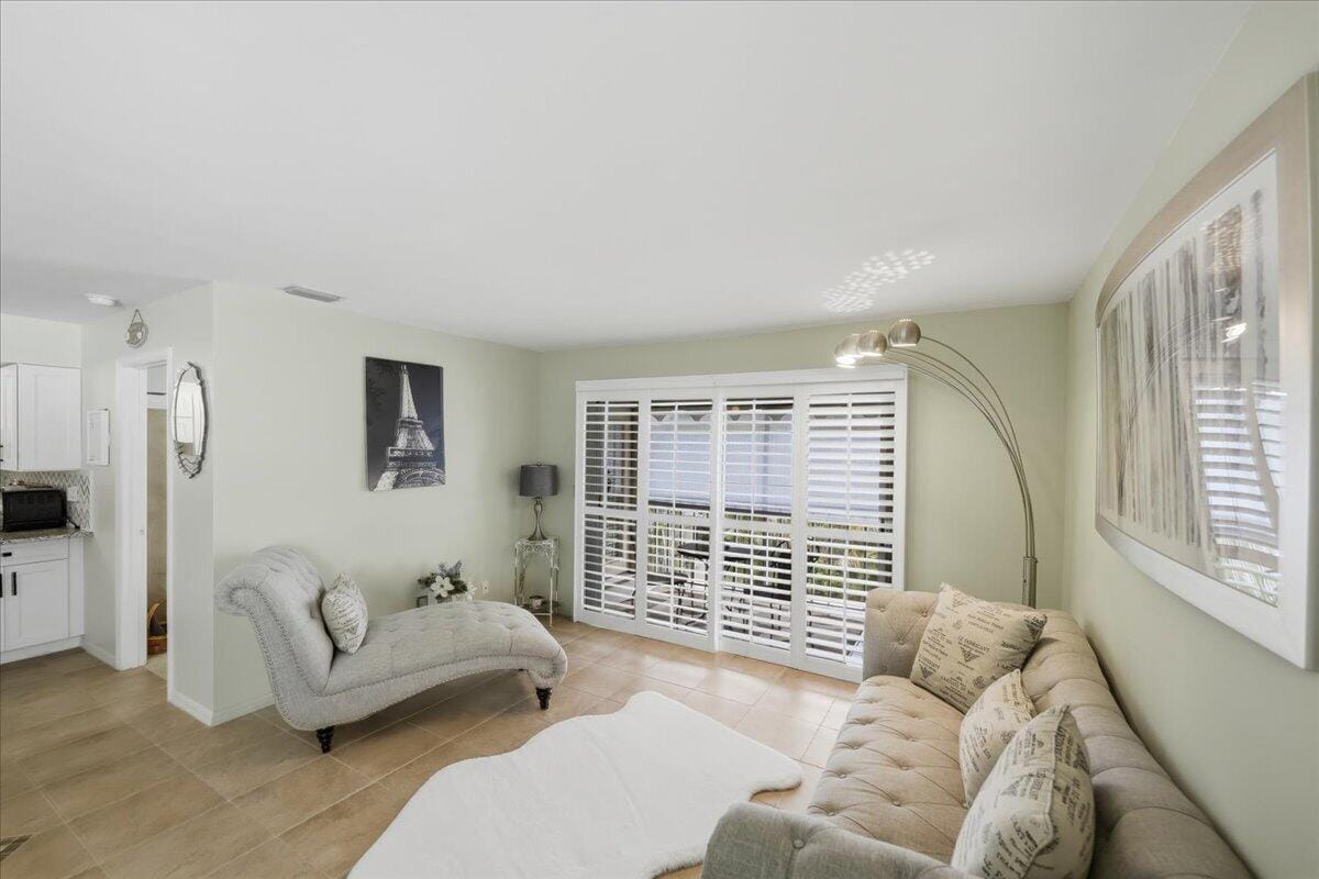 103 SE Village Drive — photo 4