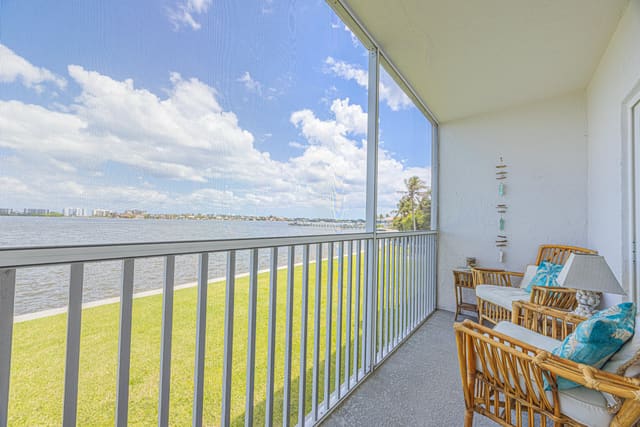 1516 S Lakeside Drive 203, Lake Worth Beach, FL 33460
