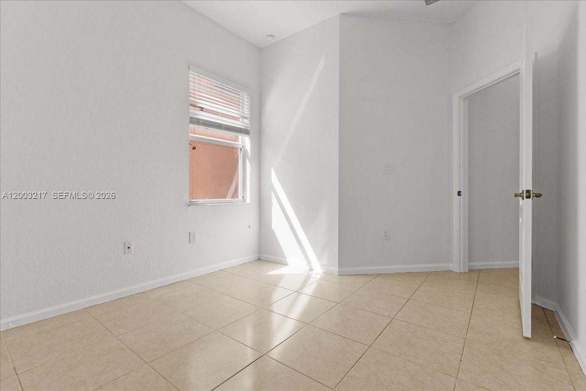 3954 NE 13th Drive — photo 12