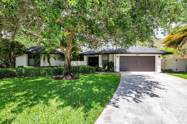13739 Ishnala Circle, sold in Pinewood Manor Of Wellington, Wellington, FL