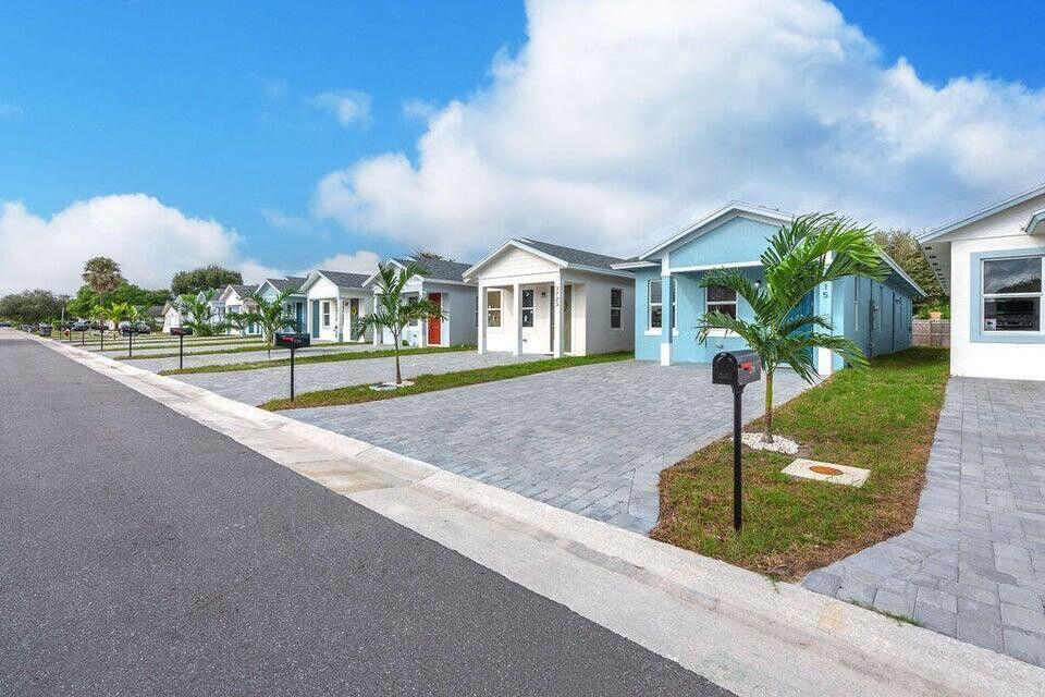 2689 Hiawatha Avenue, West Palm Beach, FL 33409, West Palm Beach