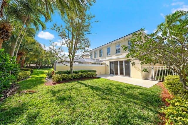 474 Capistrano Drive, sold in Catalina Lakes, Palm Beach Gardens, FL