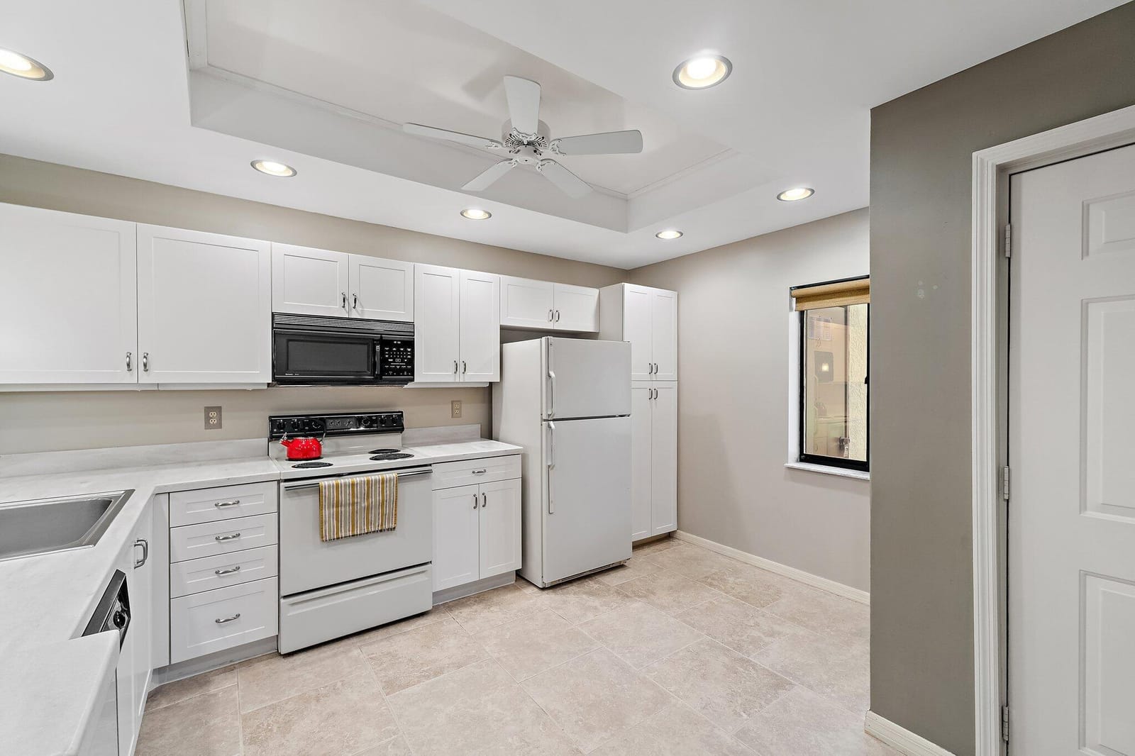 6503 SE Williamsburg Drive 104, Hobe Sound, FL 33455 photo 3