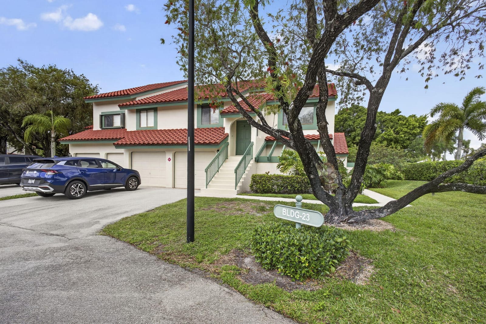 23 Lexington Lane W B — photo 2