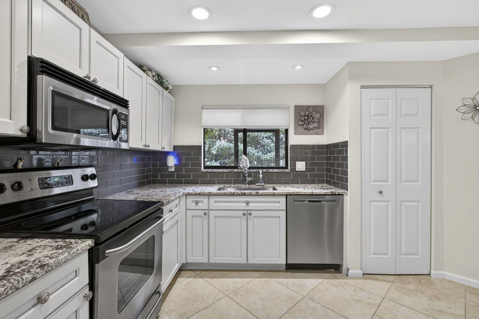 23 Lexington Lane W B — photo 6