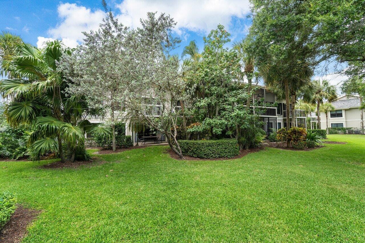 11863 Wimbledon Circle 407, Wellington, FL 33414 photo 19