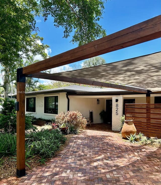 825 N Bel Air Drive, sold in Plantation Gardens 2nd Se, Plantation, FL