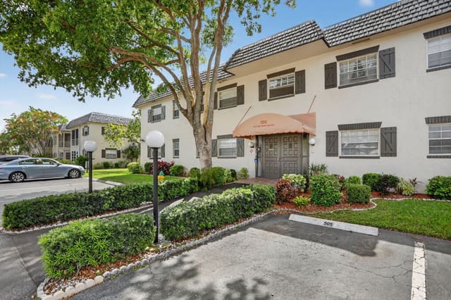 375 SW 56th Avenue 103, sold in Meadows Condo, Margate, FL