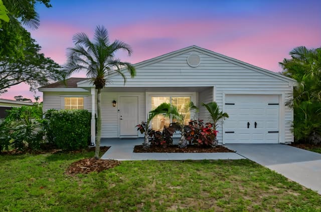 5372 Courtney Circle, sold in Tartan Lakes 2, Boynton Beach, FL