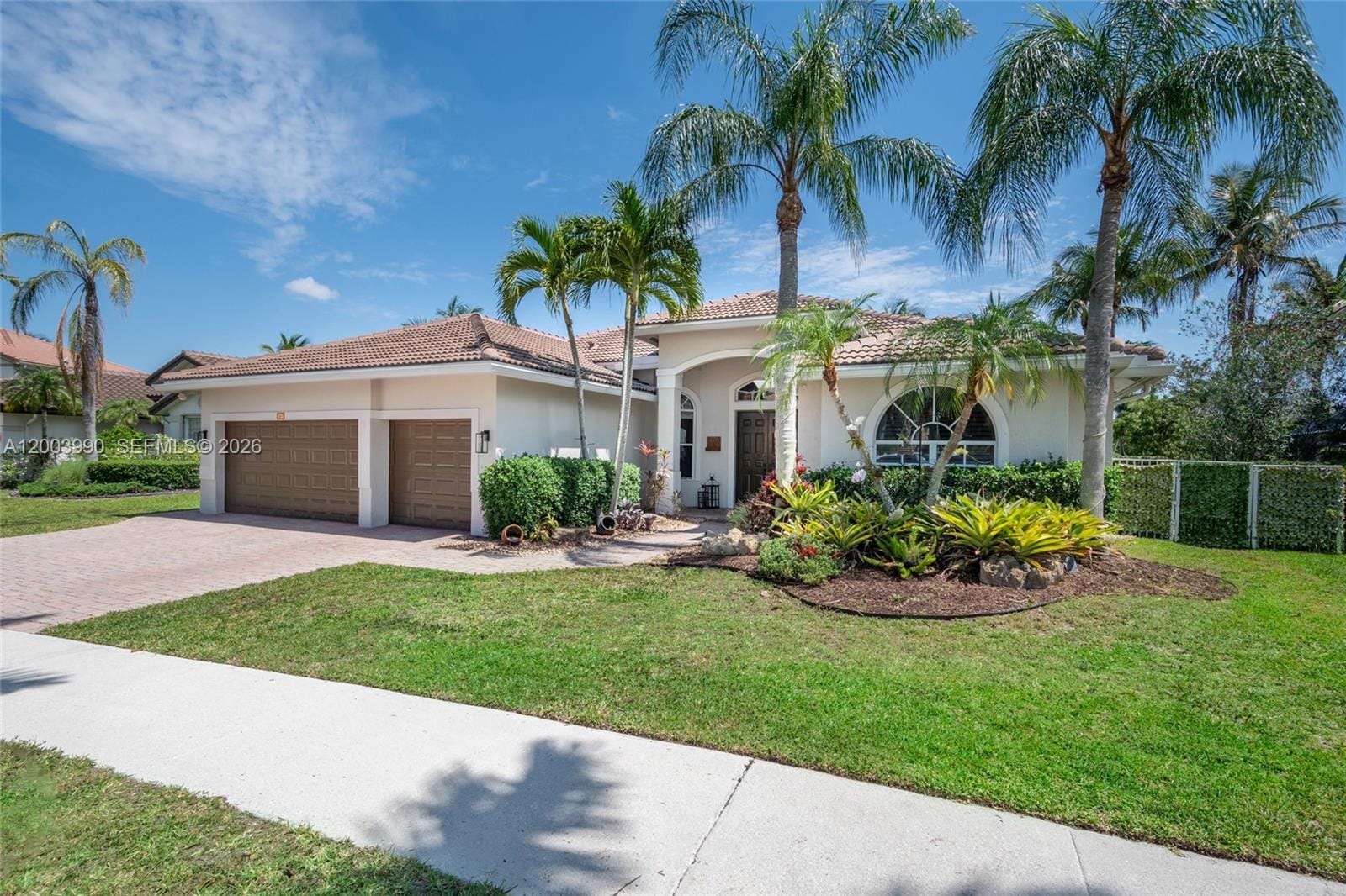 1776 Victoria Pointe Circle, Weston, FL 33327