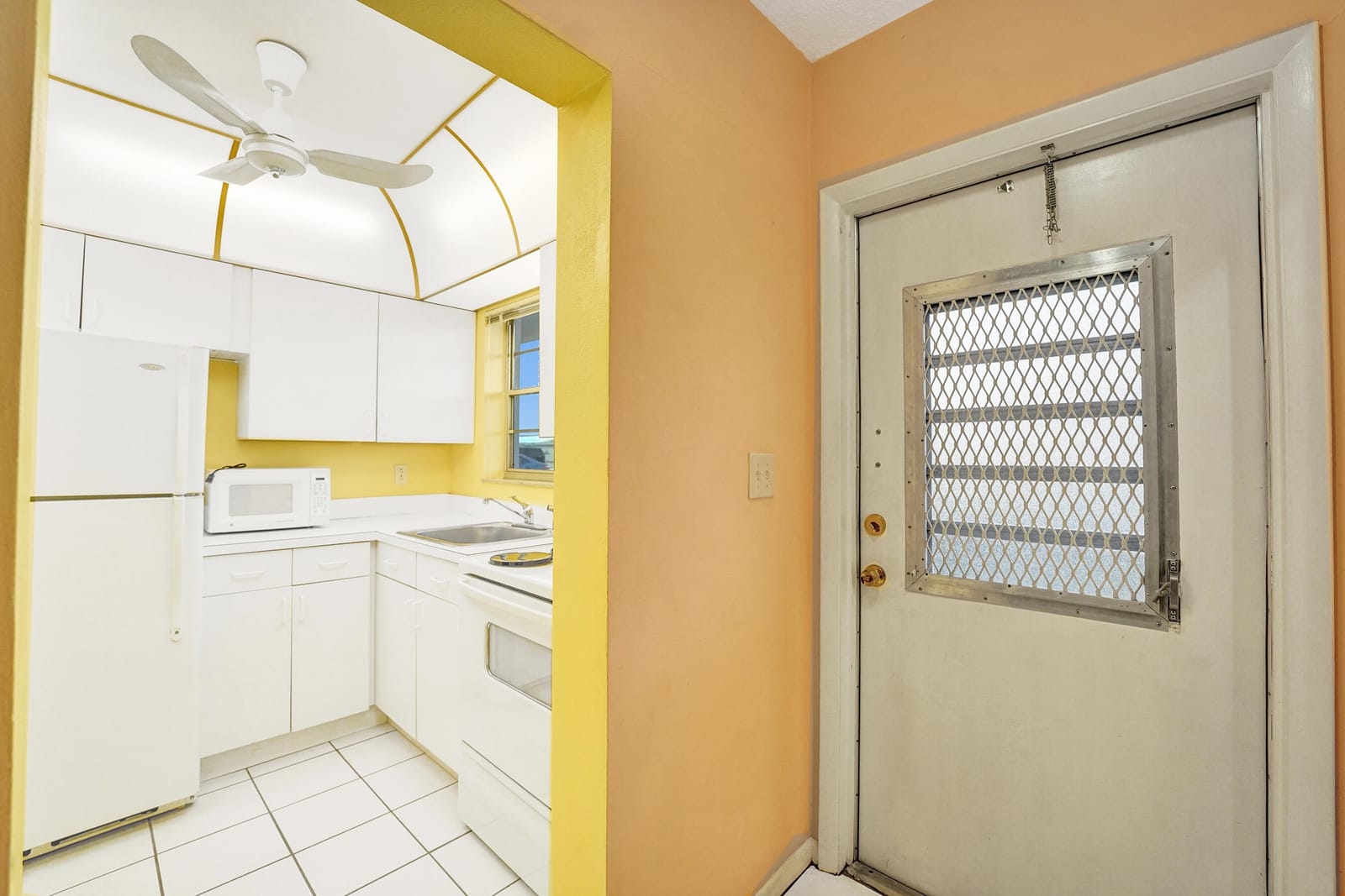 2551 W Golf Boulevard 108, Pompano Beach, FL 33064 photo 3
