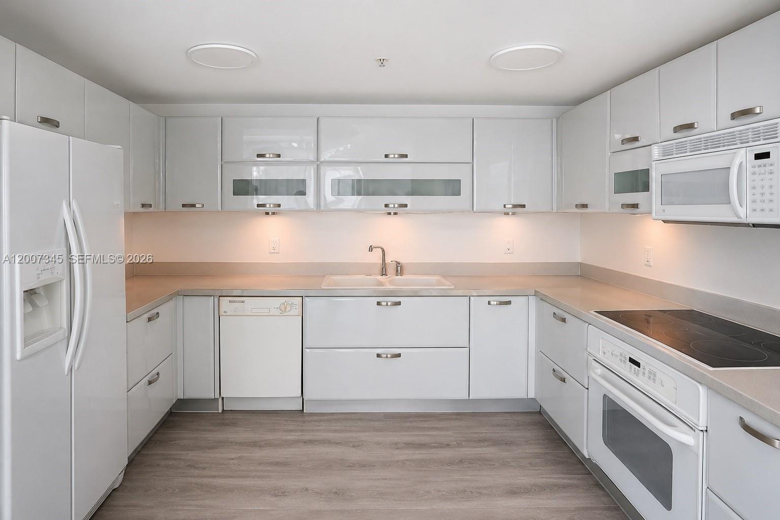 6580 Indian Creek Drive 511 — photo 5
