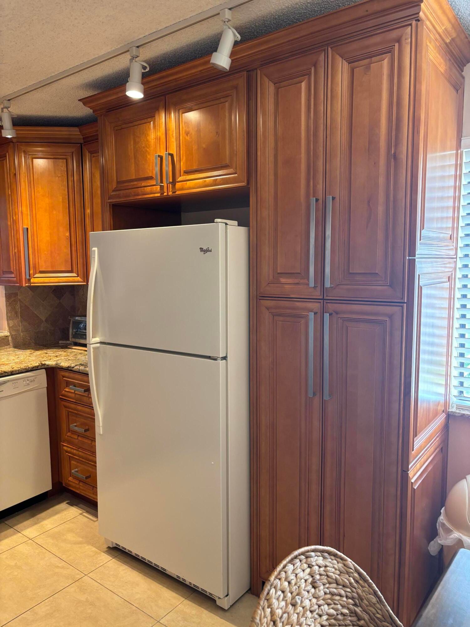 60 Pelican Pointe Drive 1020 — photo 2