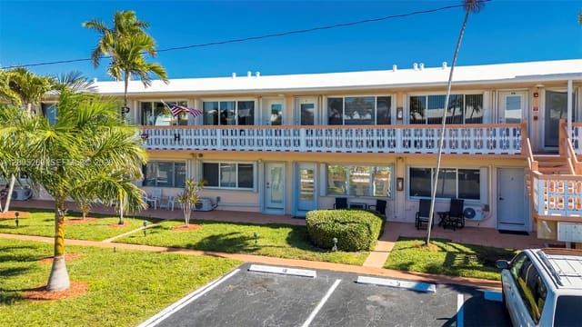 901 SW 11th Avenue 17H, Hallandale Beach, FL 33009