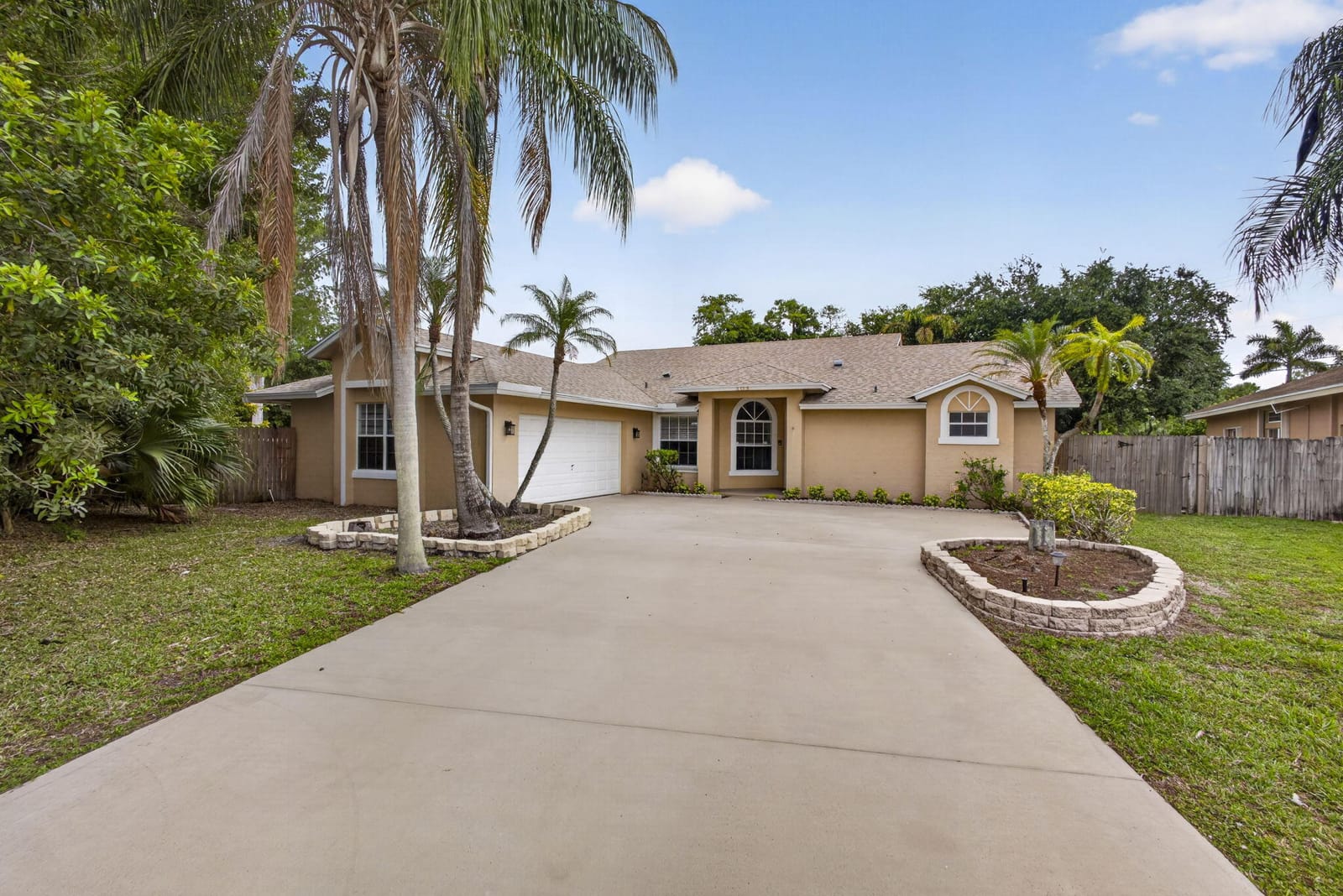 103 Oxford Court, Royal Palm Beach, FL 33411 photo 4