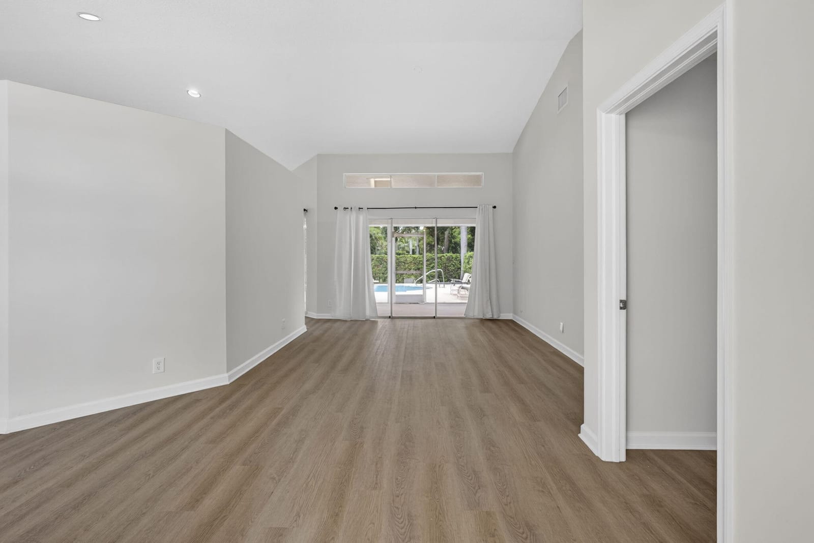 103 Oxford Court, Royal Palm Beach, FL 33411 photo 8