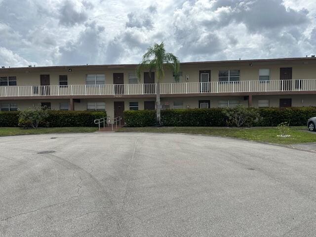 7400 NW 4th Place 205, sold in Oriole Gardens Two, Margate, FL