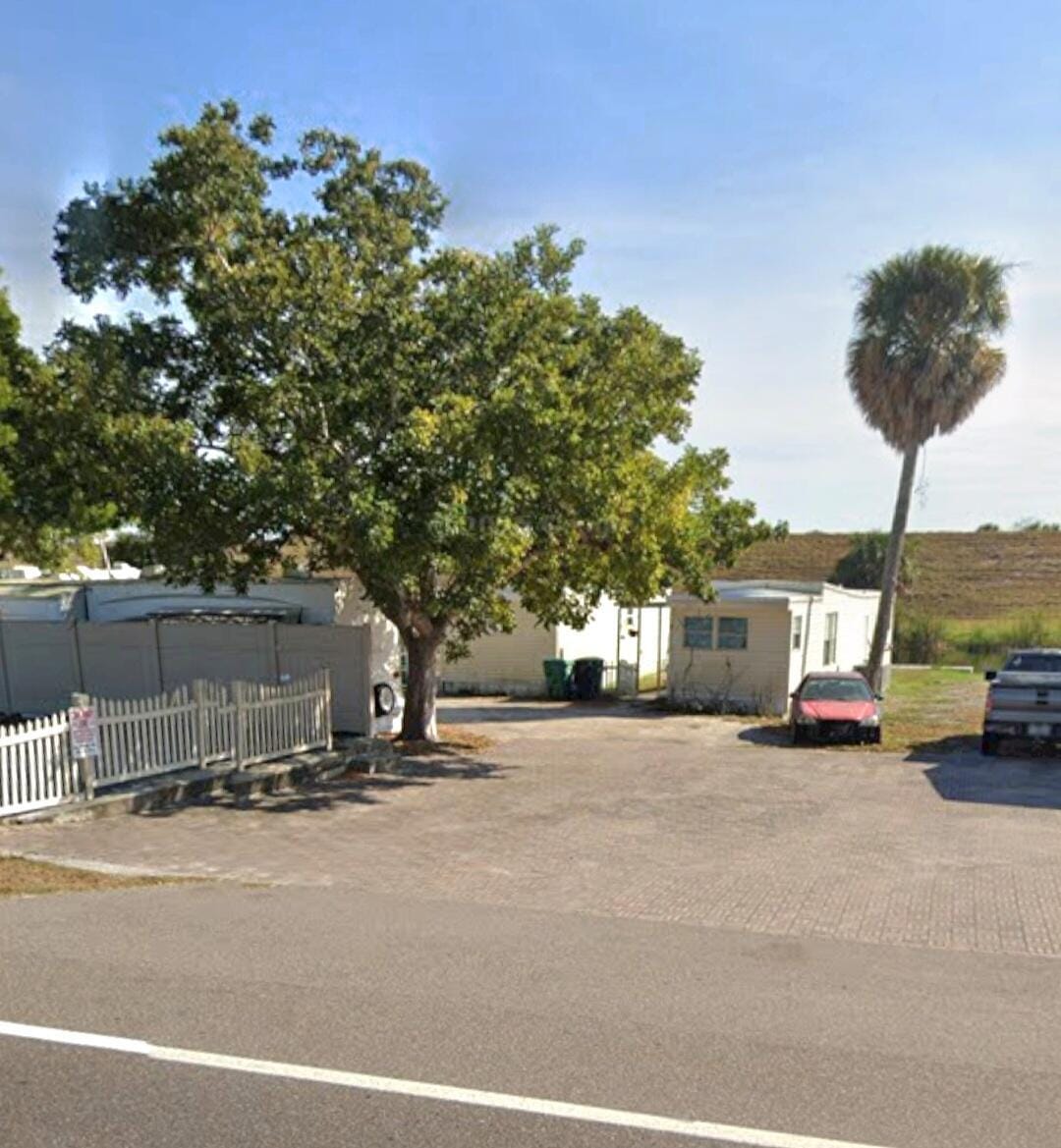 220 SE Us Highway 441 — photo 1
