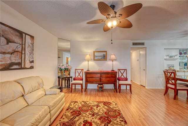 2400 NE 10th Street 204, Pompano Beach, FL 33062