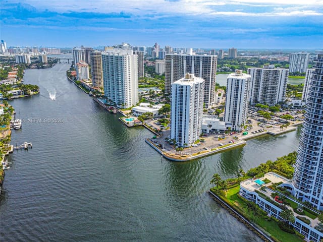 20505 E Country Club Drive 931, Waterview, Aventura, FL