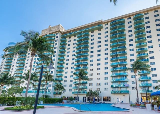 19380 Collins Avenue 805, Oceanview Building B Cond, Sunny Isles Beach, FL