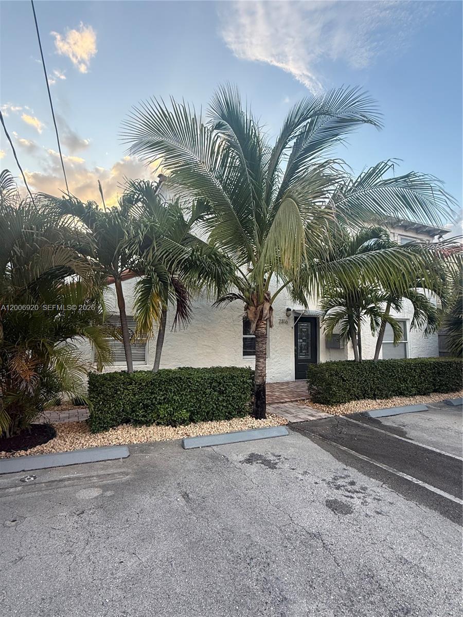 2816 Pine Tree Drive 2, Miami Beach, FL 33140, Miami Beach