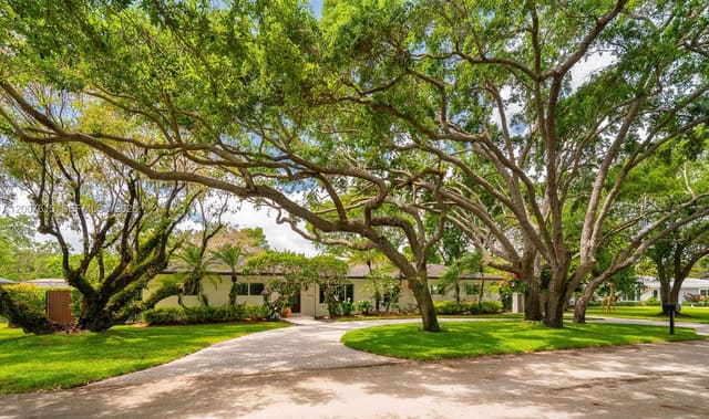 16032 SW 74th Place, Palmetto Bay, FL 33157