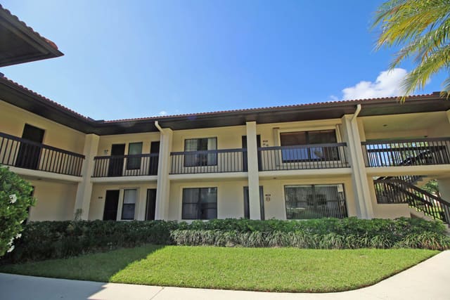 450 SW South River Drive 104, Stuart, FL 34997