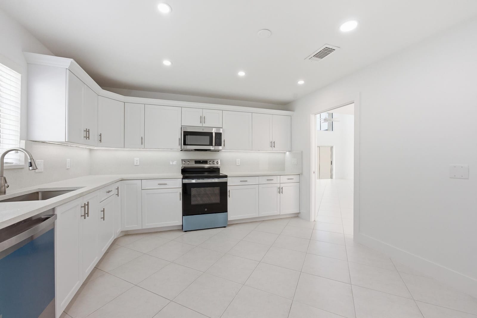 9258 Vista Del Lago A — photo 10
