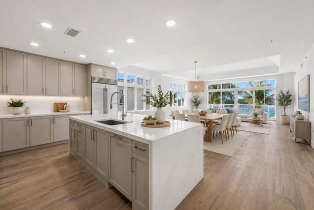 180 Lake Drive 2204, Palm Beach Shores, FL 33404