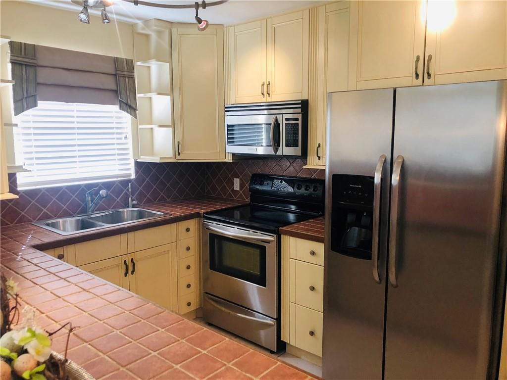 137 Farnham F 137 — photo 11
