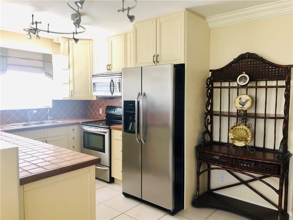 137 Farnham F 137 — photo 12