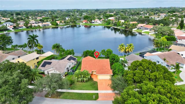 6255 Hawkes Bluff Avenue, sold in Waverly Hundred, Davie, FL