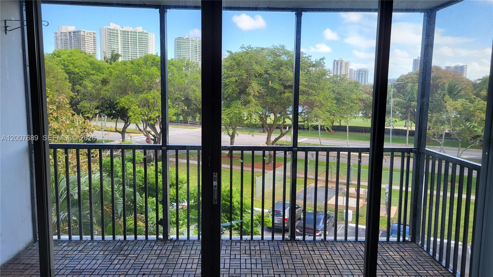 3475 N Country Club Drive 409, Aventura, FL 33180, Aventura