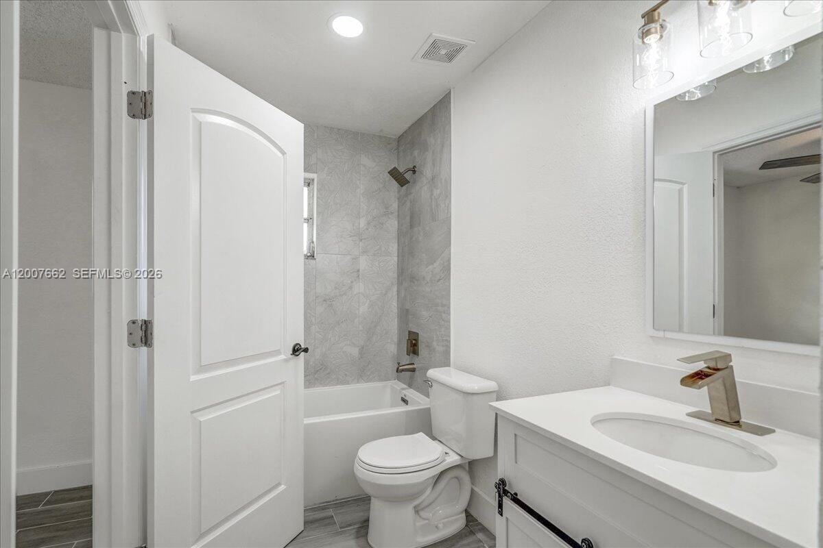1480 W 36th Street — photo 12