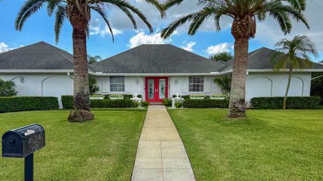 10124 Seagrape Way, sold in Pga National, Palm Beach Gardens, FL