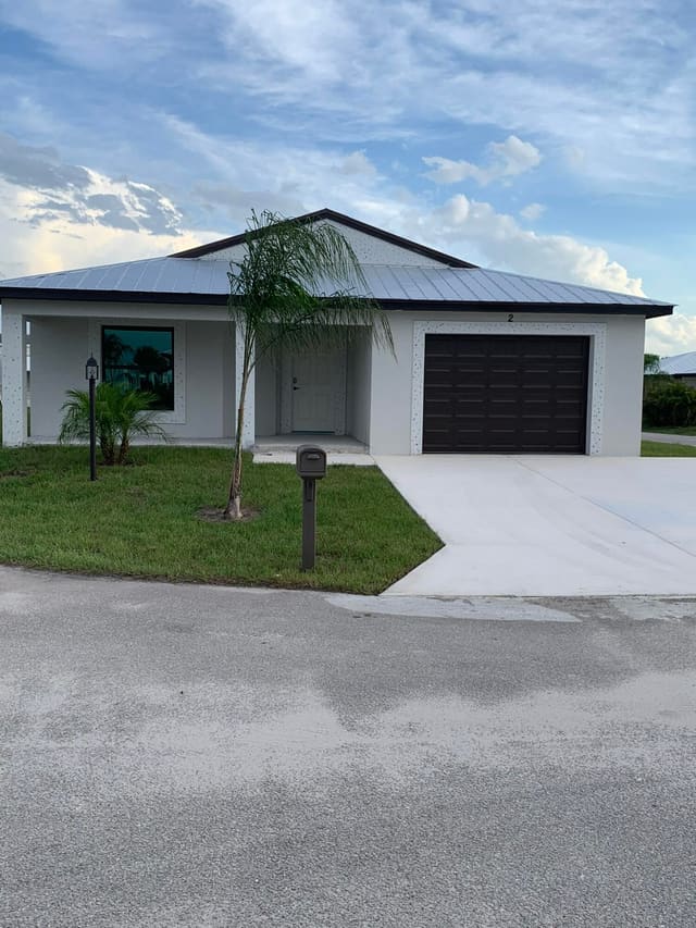 43 La Villa Way, Spanish Lakes Country Club Village, Fort Pierce, FL