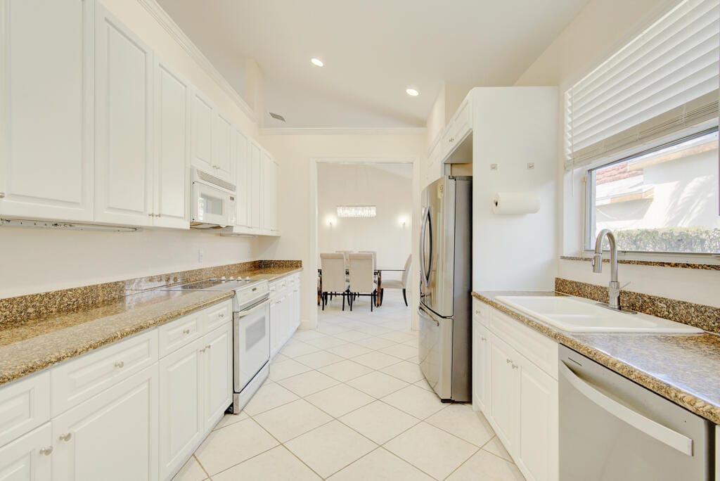6646 Oakmont Way, West Palm Beach, FL 33412 photo 13