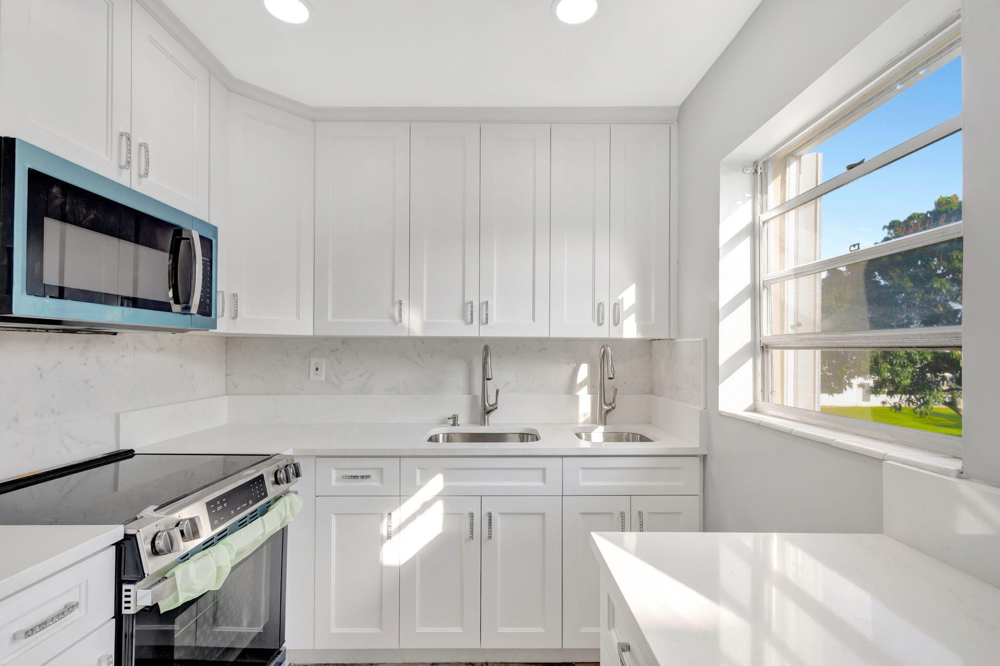 121 Bedford E, West Palm Beach, FL 33417, West Palm Beach