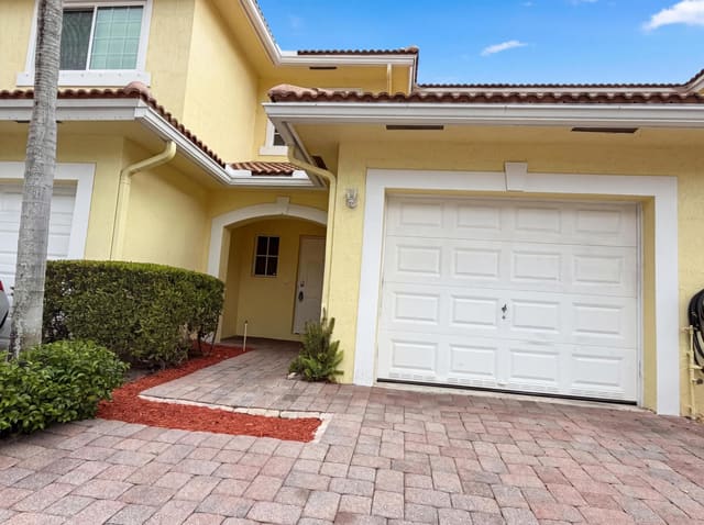 917 Imperial Lake Road, sold in Waterways Taheri Pud, West Palm Beach, FL