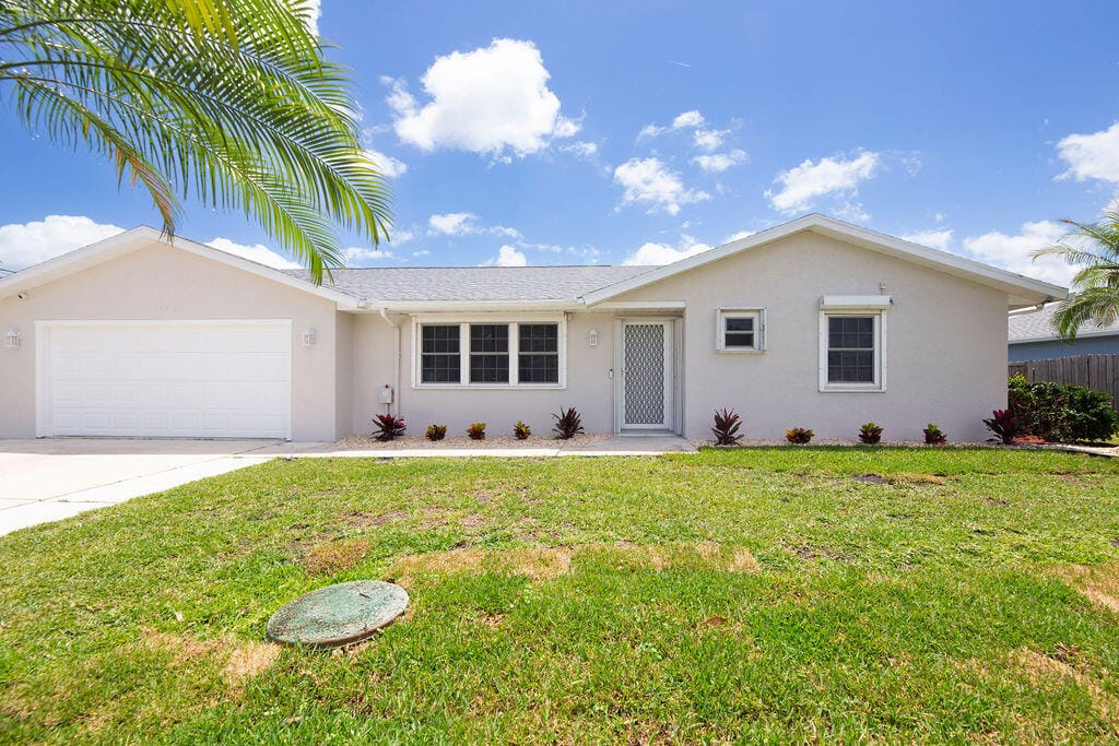 2592 SE Grand Drive, Port St. Lucie, FL 34952