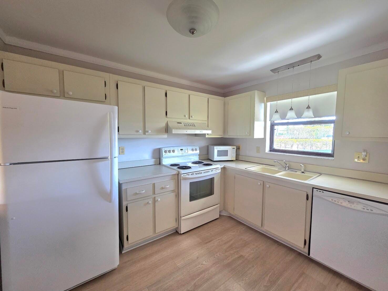 2101 W Woolbright Road J102, Boynton Beach, FL 33426 photo 2
