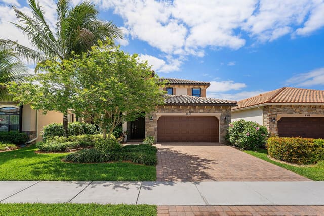 8910 Sea Chase Drive, sold in Gulfstream Preserve, Lake Worth, FL