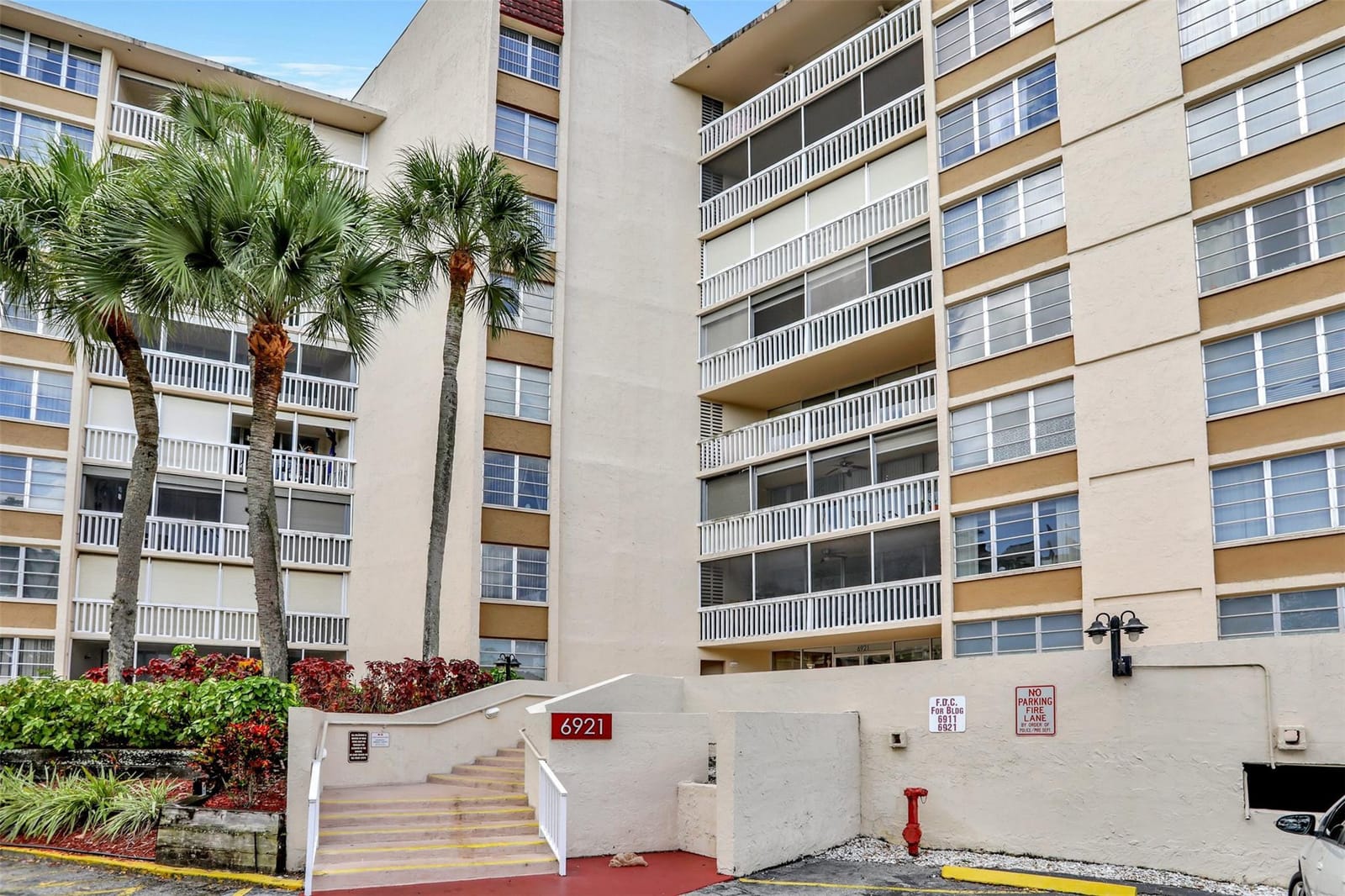 6921 Environ Boulevard 6o, Lauderhill, FL 33319 photo 2