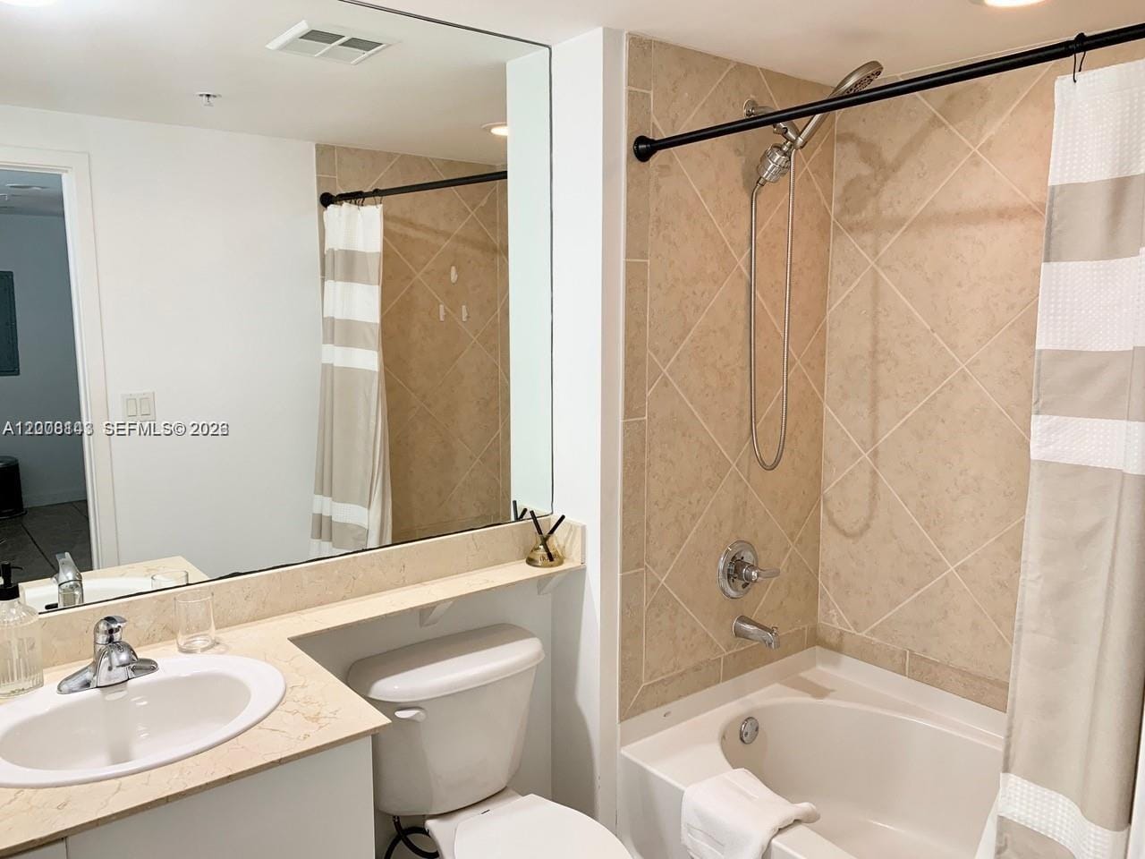 335 S Biscayne Boulevard 1106, Miami, FL 33131 photo 21