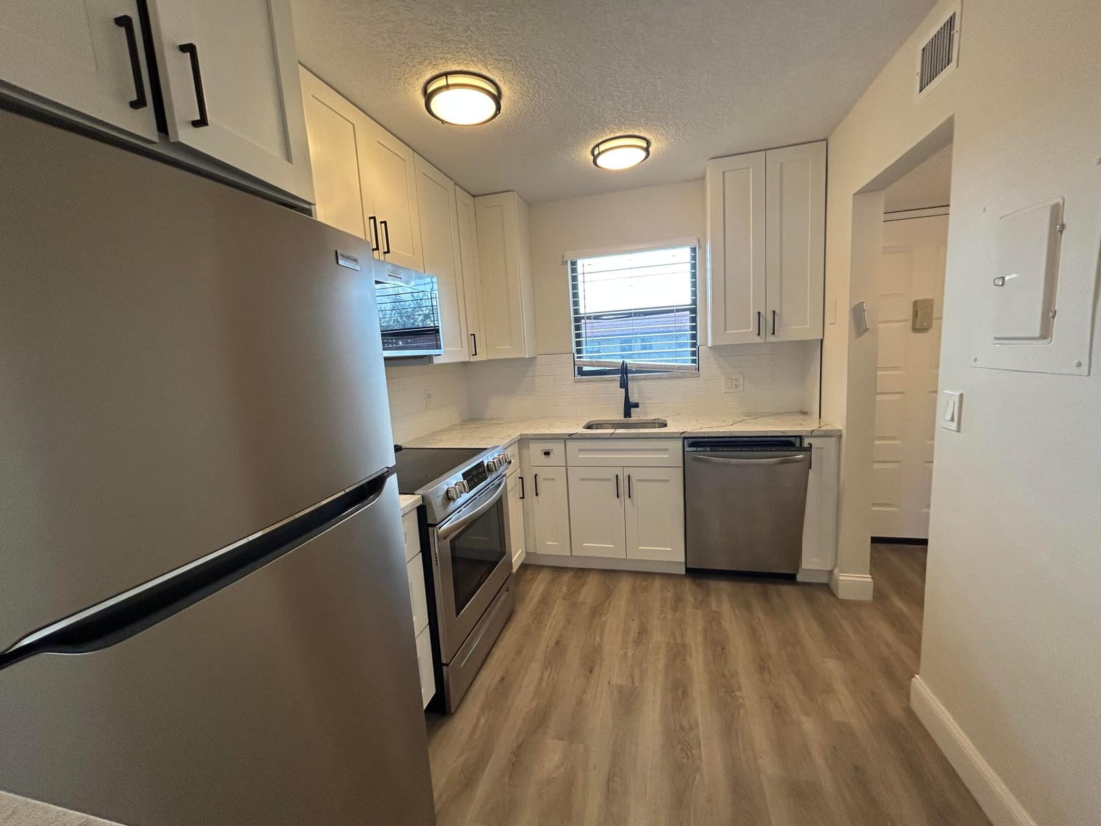 21906 Lake Forest Circle APT 205 — photo 3