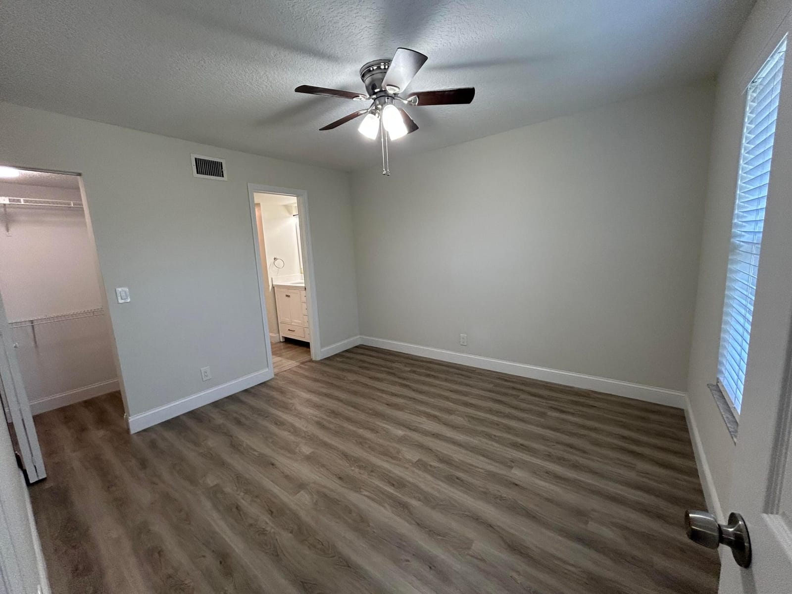 21906 Lake Forest Circle APT 205 — photo 4