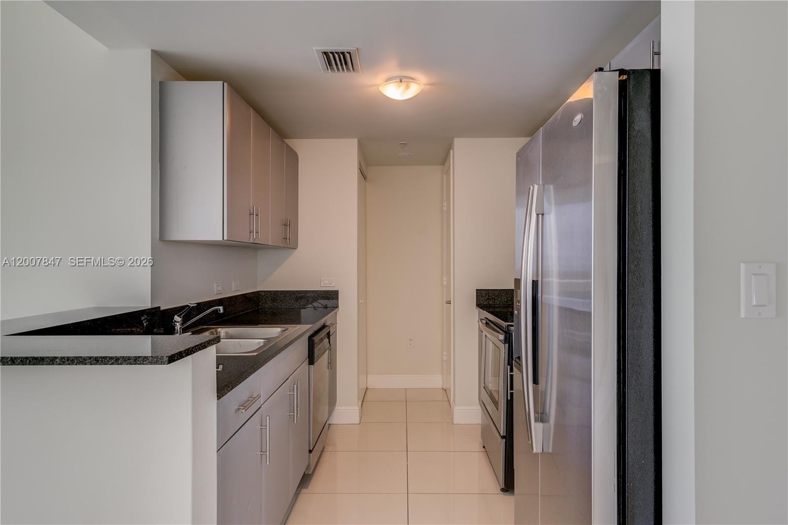 1871 S River Drive 802 — photo 11