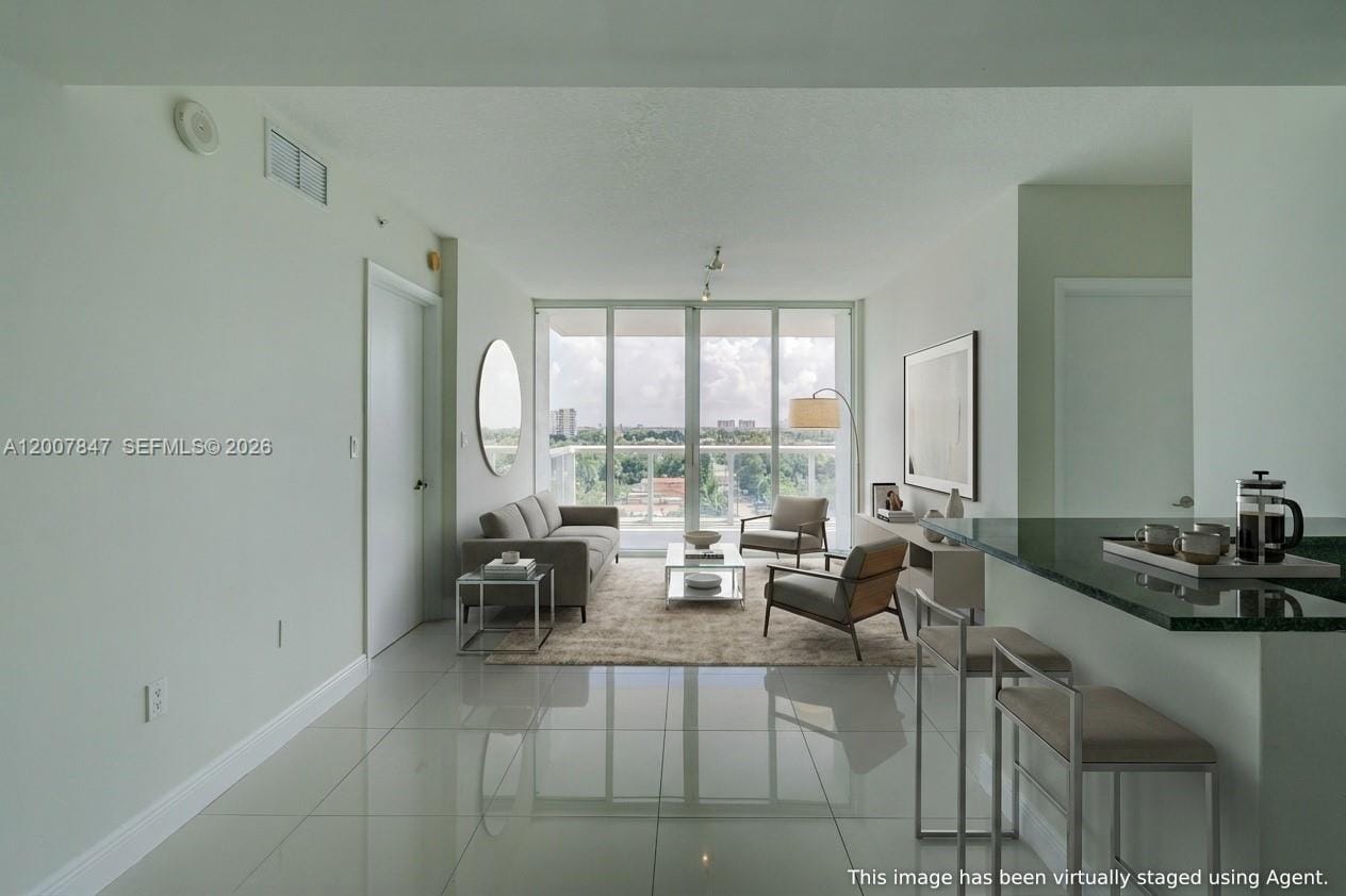 1871 S River Drive 802 — photo 4
