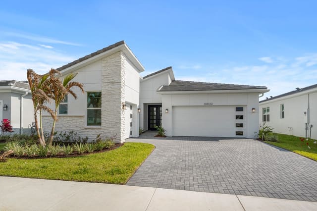 10032 SW Carnelian Street, Port St. Lucie, FL 34987